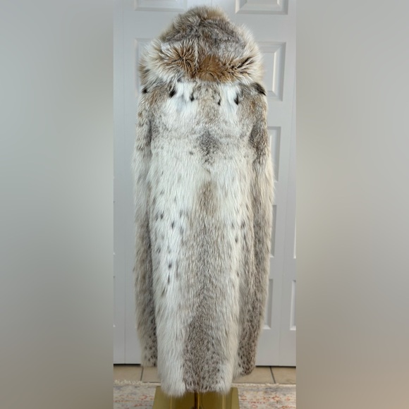 Vintage Canadian Lynx Fur Cape | Rare Unique Statement Piece - Picture 8 of 15